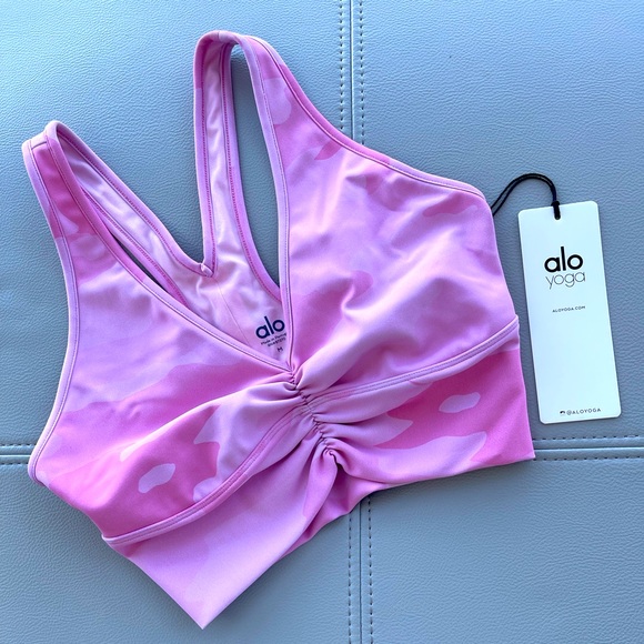 NWT!
Alo Yoga 
Wild Thing Bra 
Pink Camouflage 
Size Medium - Picture 3 of 13